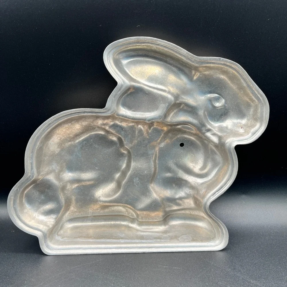 Vtg Decorative Aluminum Bunny Rabbit Cake Pan‎ Easter Spring Mold 8.5